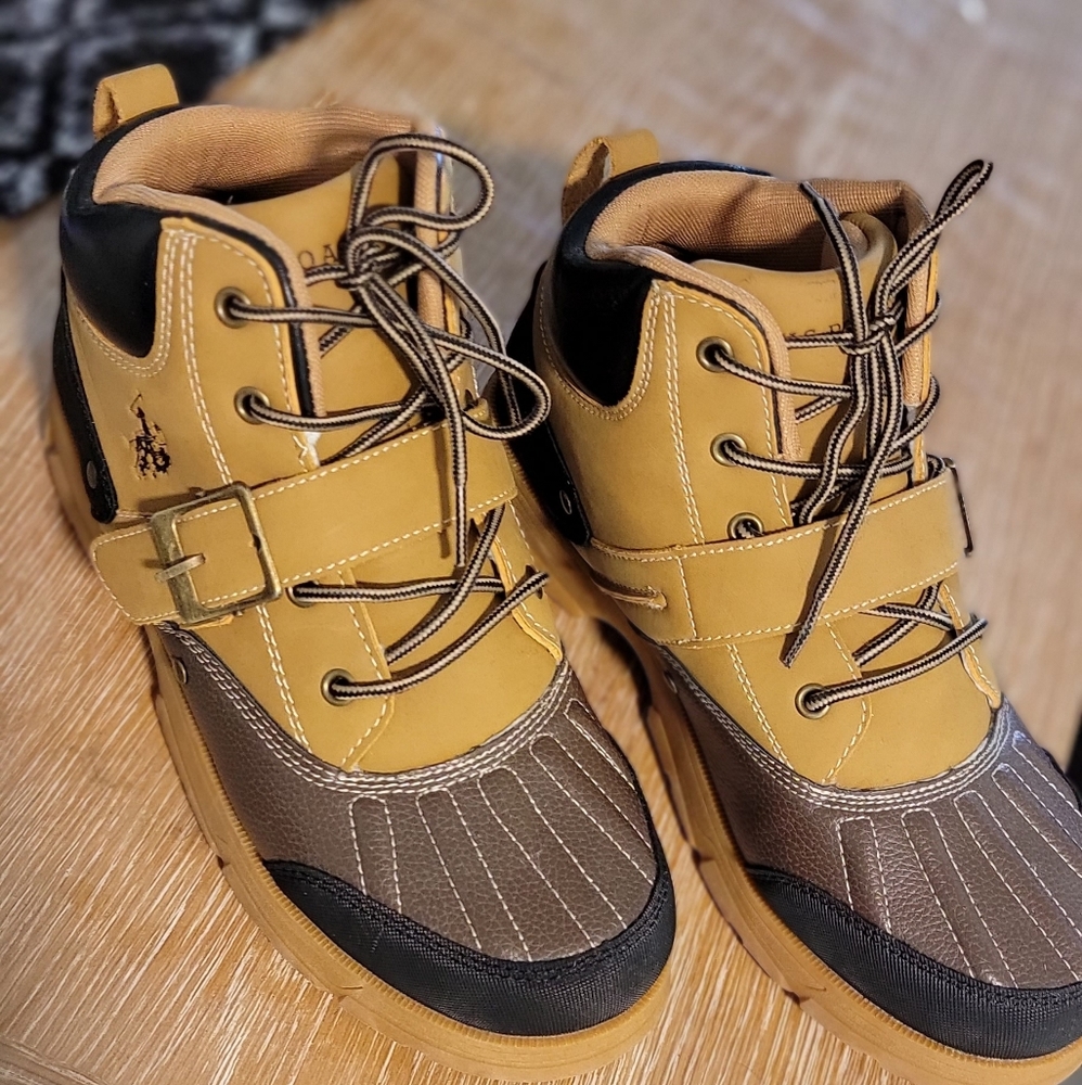 **SOLD**    Duck Boots